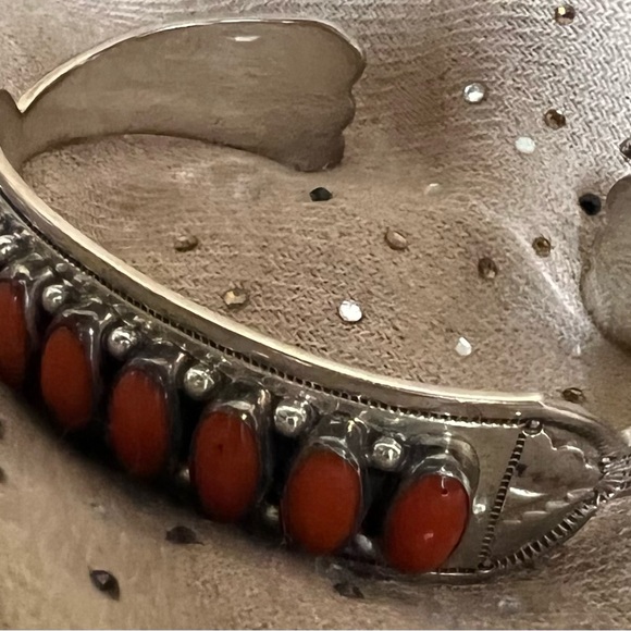 Coral and sterling silver Navajo RB stamped bracelet cuff - Picture 5 of 10